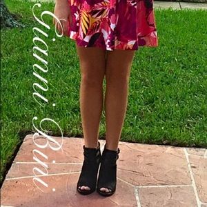 💋Gianni Bini black cut out block heel shooties